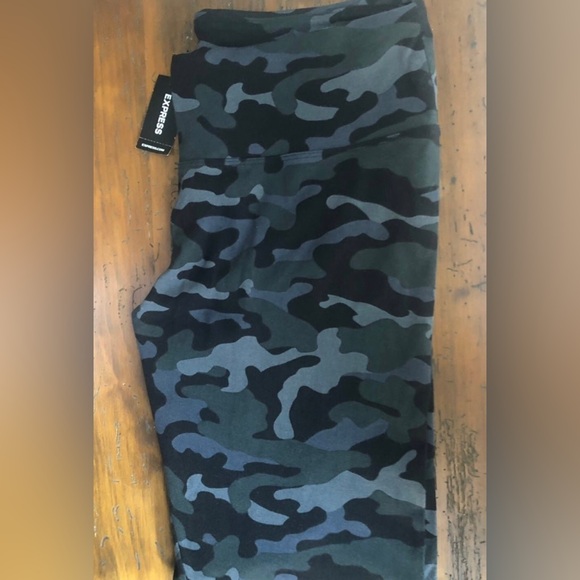EXPRESS Camouflage legging pants lounge, exercise, run errands, lunch etc NEW L - Picture 4 of 12